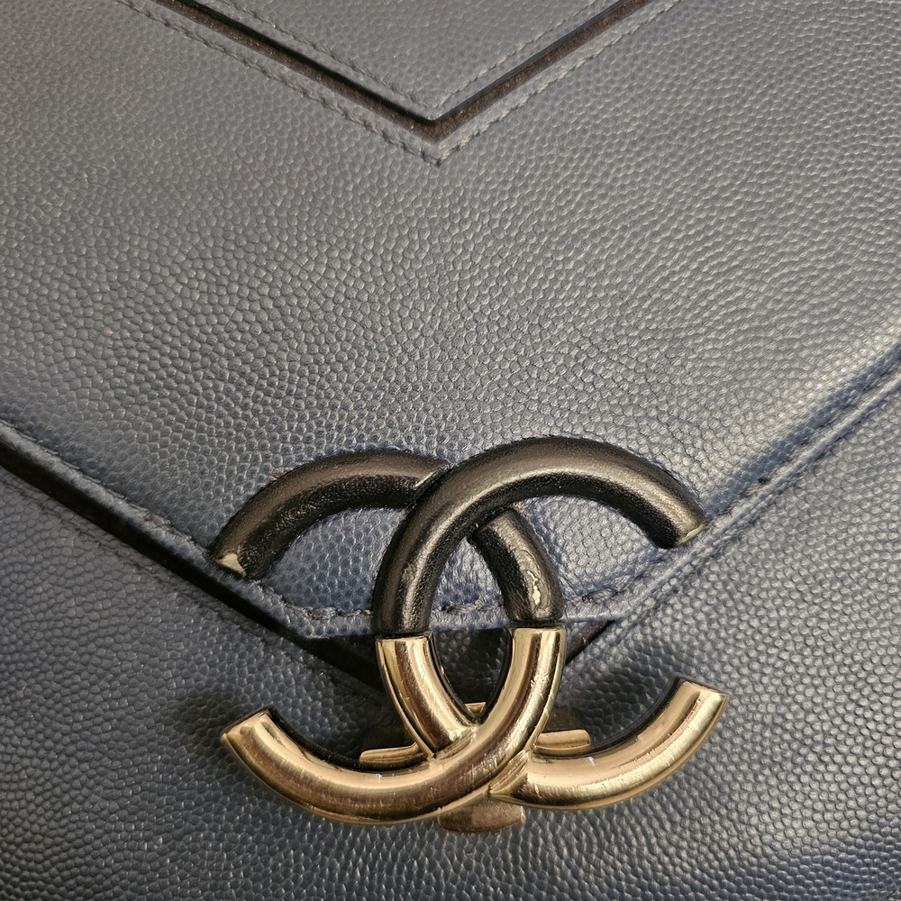 Chanel Black and Gold Women's Bag